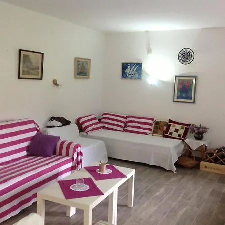 Ferienhaus In Mit Grossem Garten بيت للعطل *